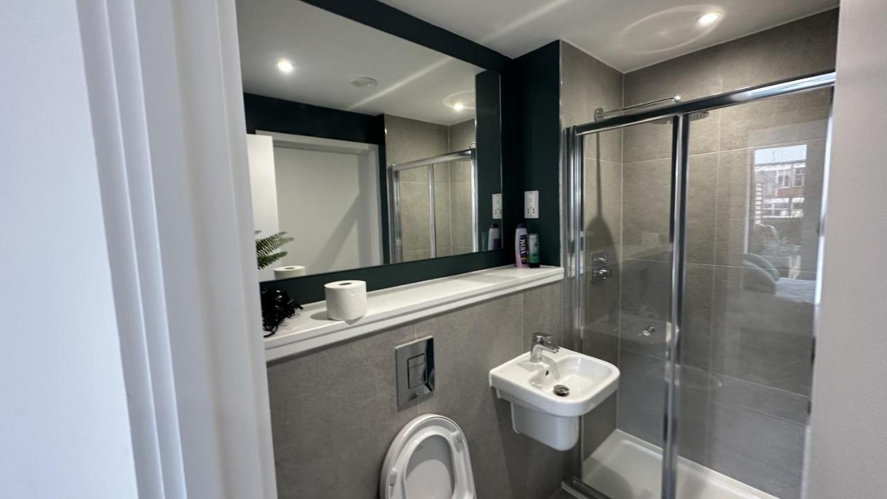 Lux Livin' Apartments - Luxury 2 Bed Apartment With Sky Garden Манчестер Екстер'єр фото