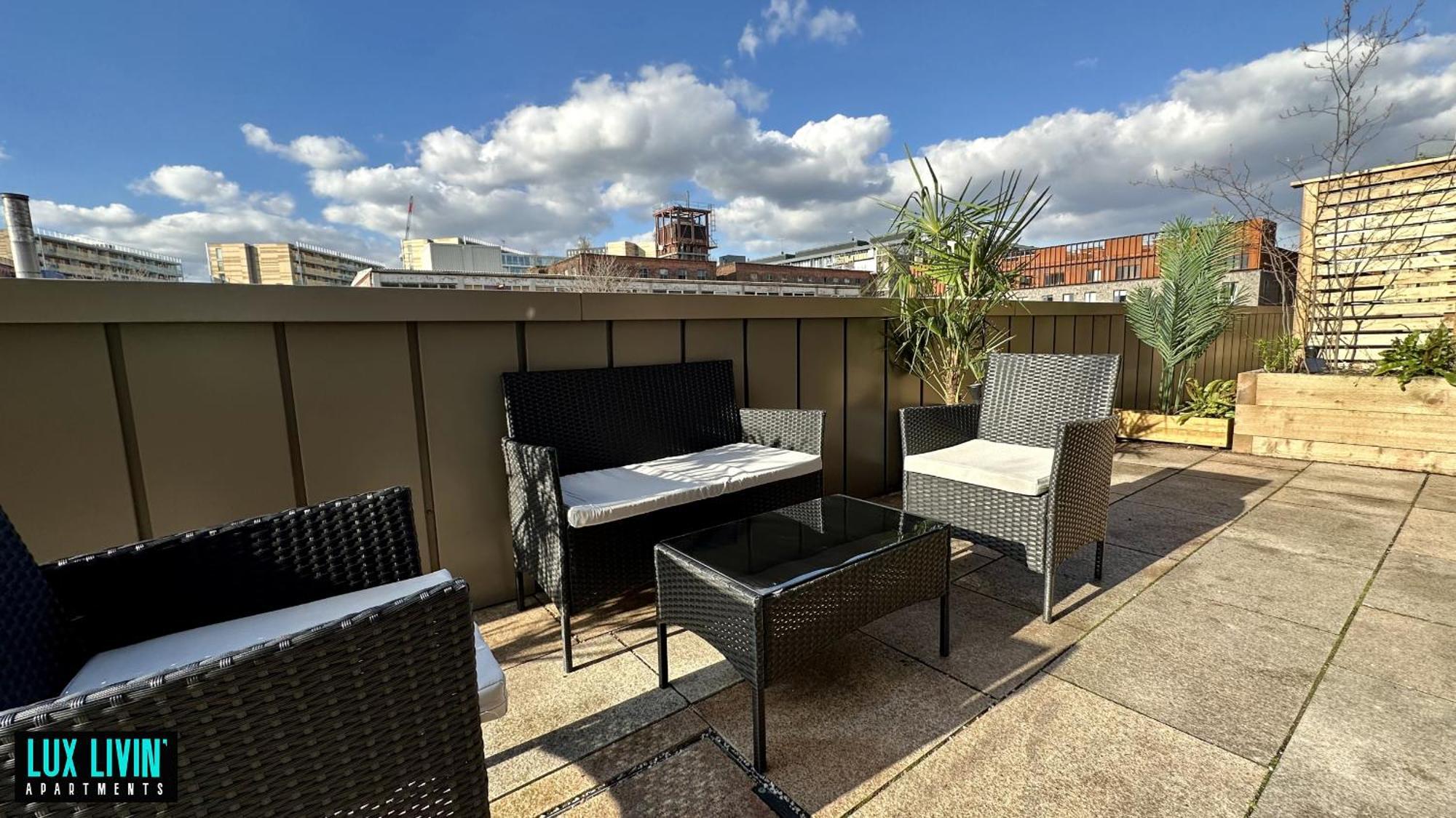 Lux Livin' Apartments - Luxury 2 Bed Apartment With Sky Garden Манчестер Номер фото